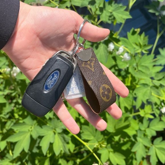 Louis Vuitton Accessories - LOUIS VUITTON 2.5 in Monogram Keychain Brown